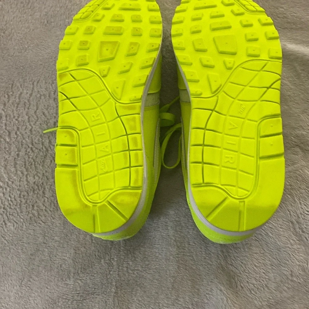 Nike Air Max 1 PRM
Volt Low Topography Shoes, Mens Sz 8 - Picture 3 of 8